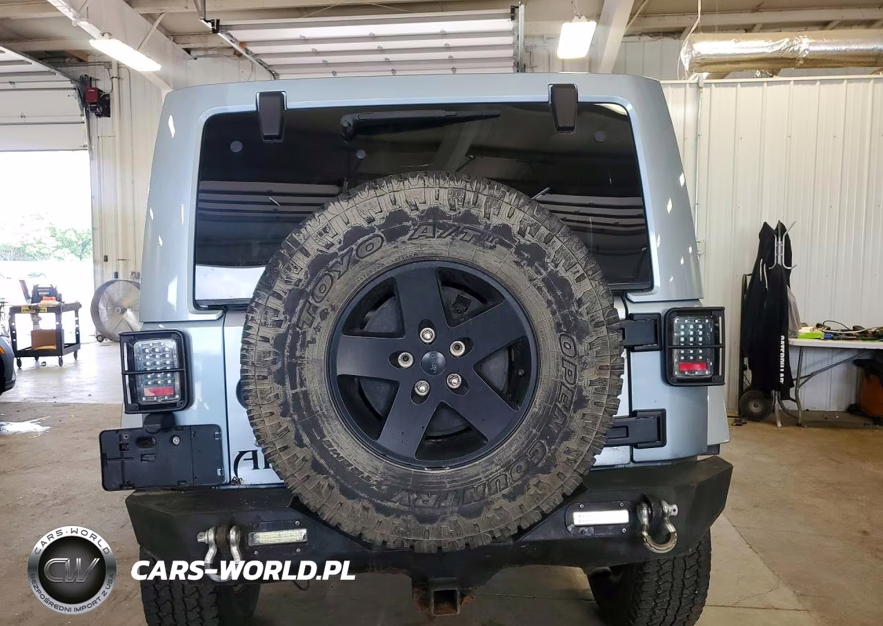 2012 Jeep Wrangler Unlimited Sahara VIN:1C4BJWEG4CL160285 - 6