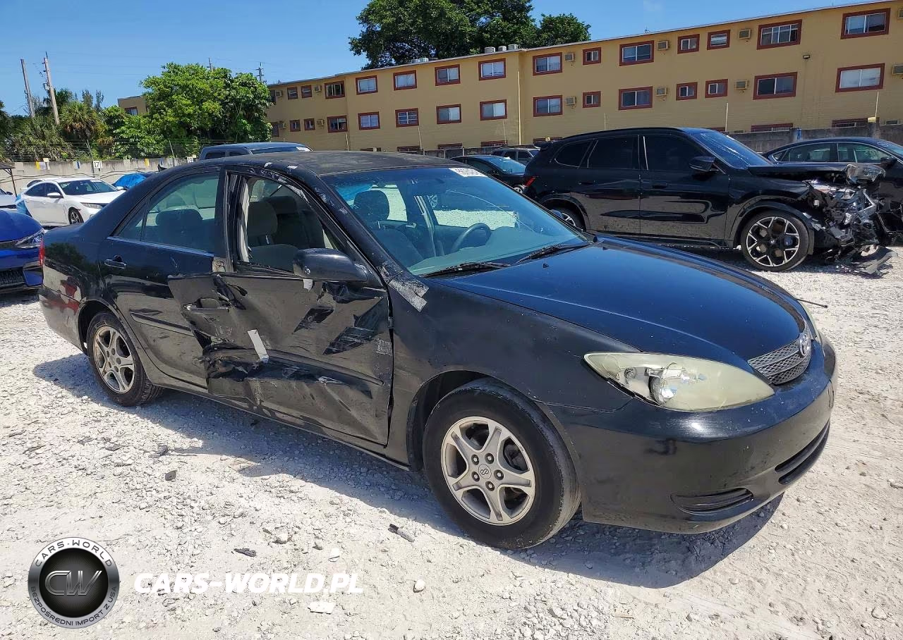 2003 Toyota Camry Le VIN:4T1BE32K53U224044 - 4