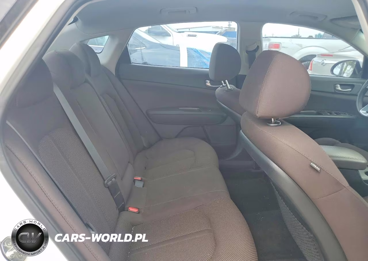 2019 Kia Optima Lx VIN:5XXGT4L38KG375221 - 10
