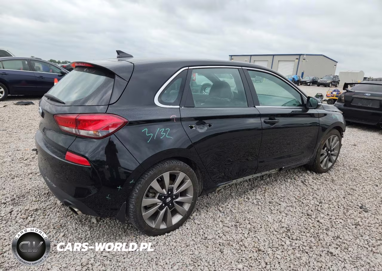2018 Hyundai Elantra Gt Sport VIN:KMHH55LC8JU086395 - 3