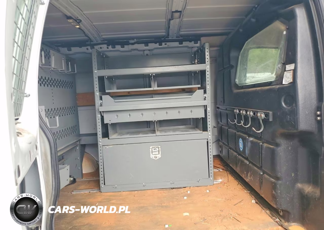 2018 Chevrolet Express G2500 VIN:1GCWGAFP9J1198380 - 11