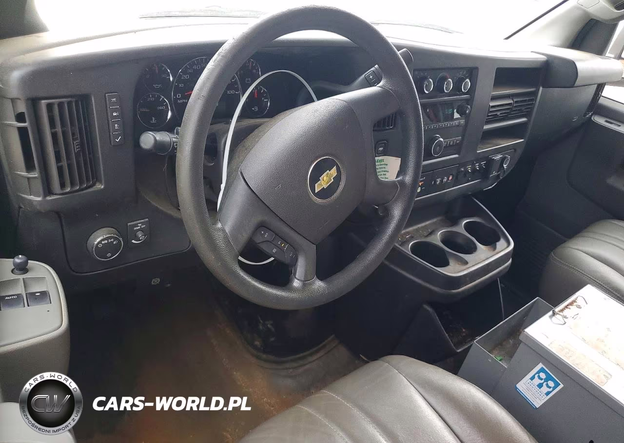 2018 Chevrolet Express G2500 VIN:1GCWGAFP9J1198380 - 8
