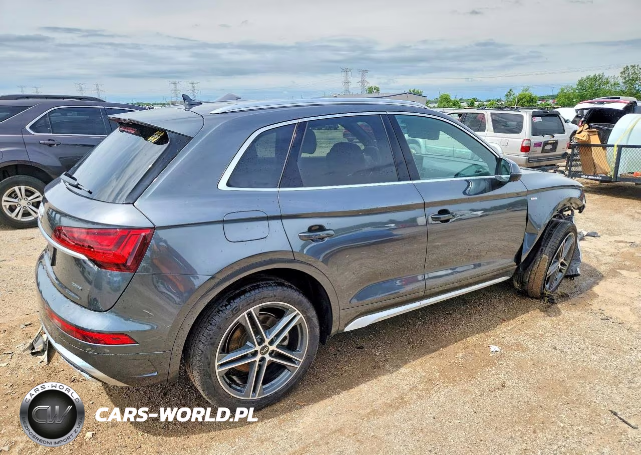 2023 Audi Q5 E Premium Plus 55 VIN:WA1E2BFYXP2092767 - 3