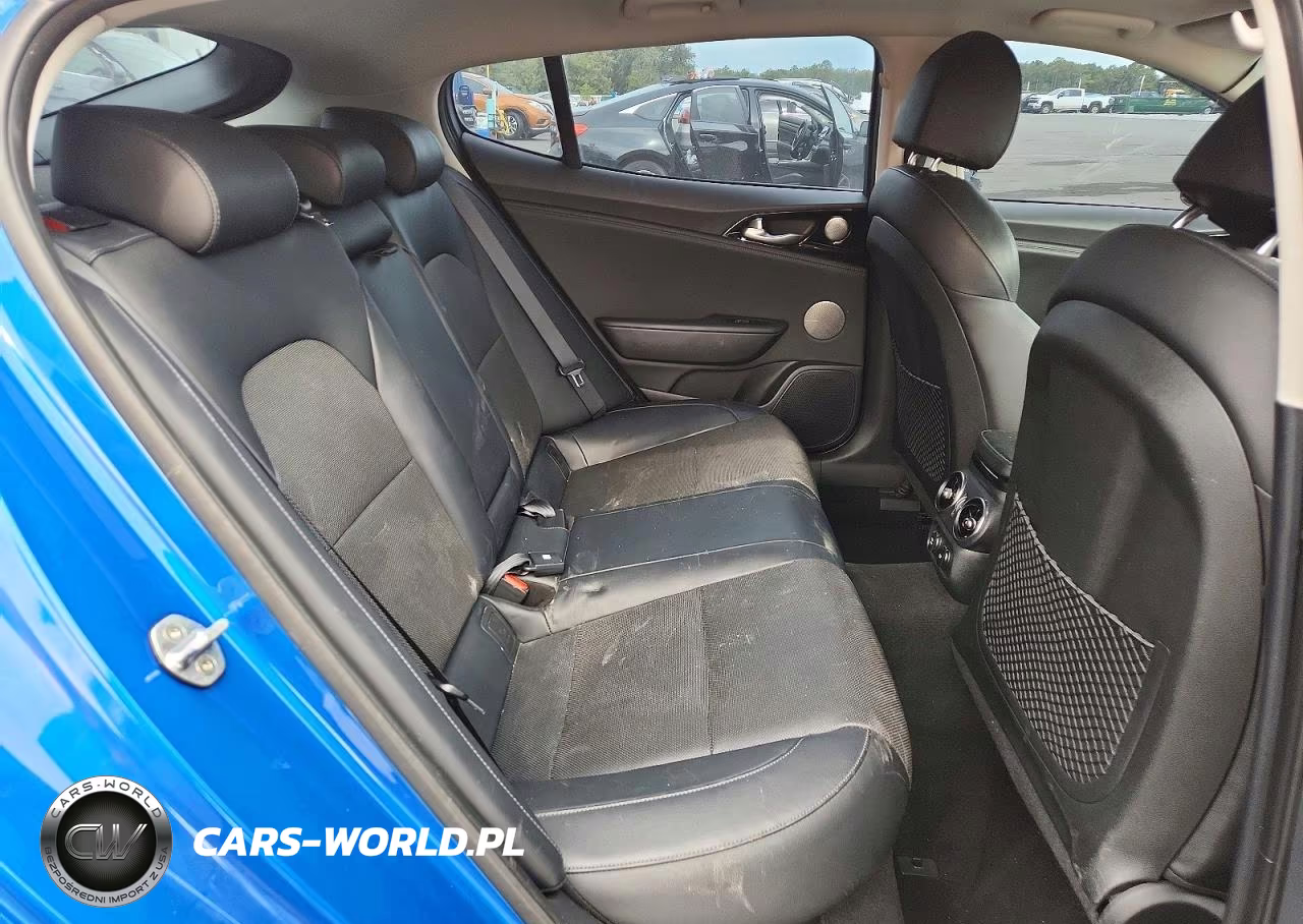 2019 Kia Stinger Premium VIN:KNAE25LA4K6052679 - 10