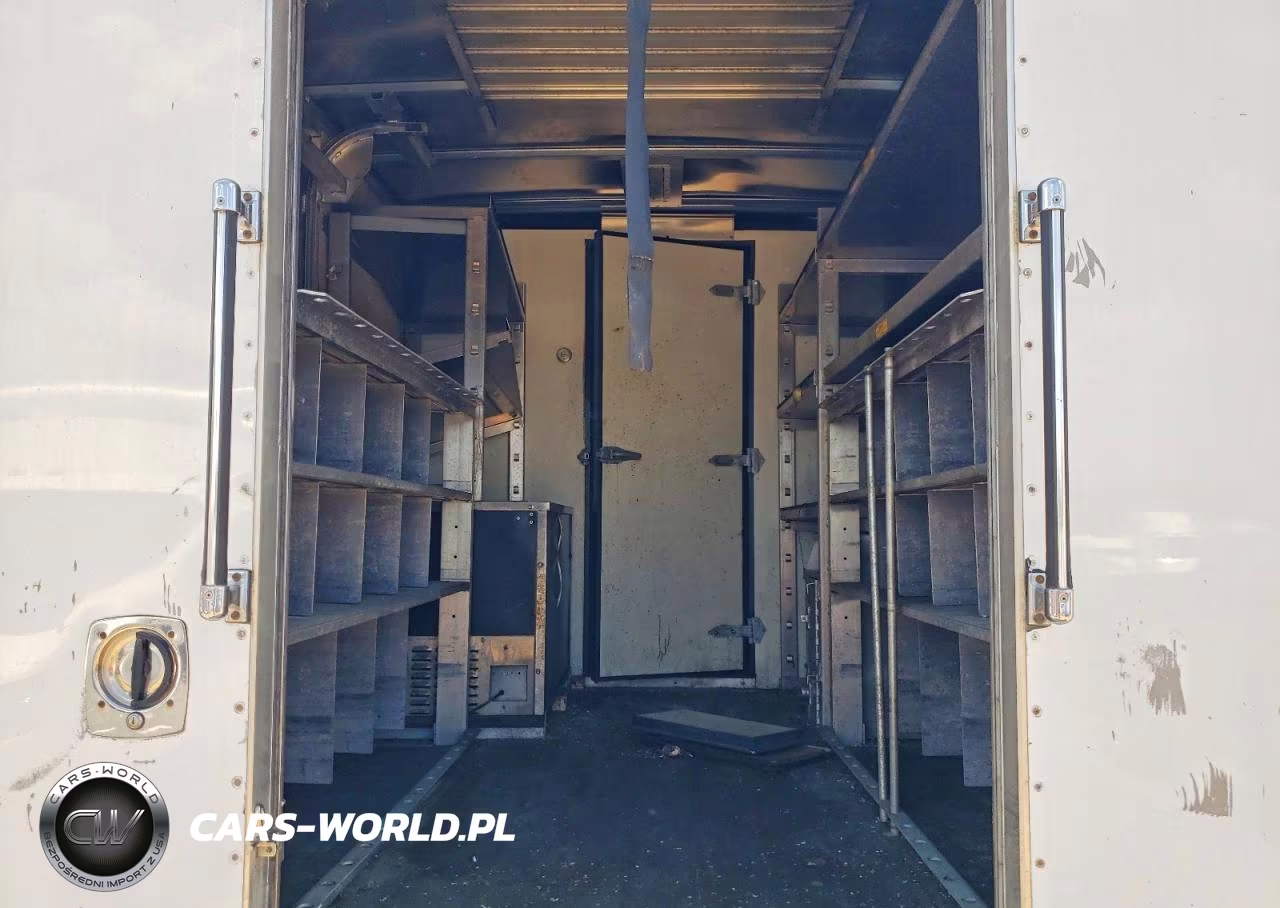 2017 Chevrolet Express Refrigerated Box Truck VIN:1GB6GUCG8H1128213 - 11
