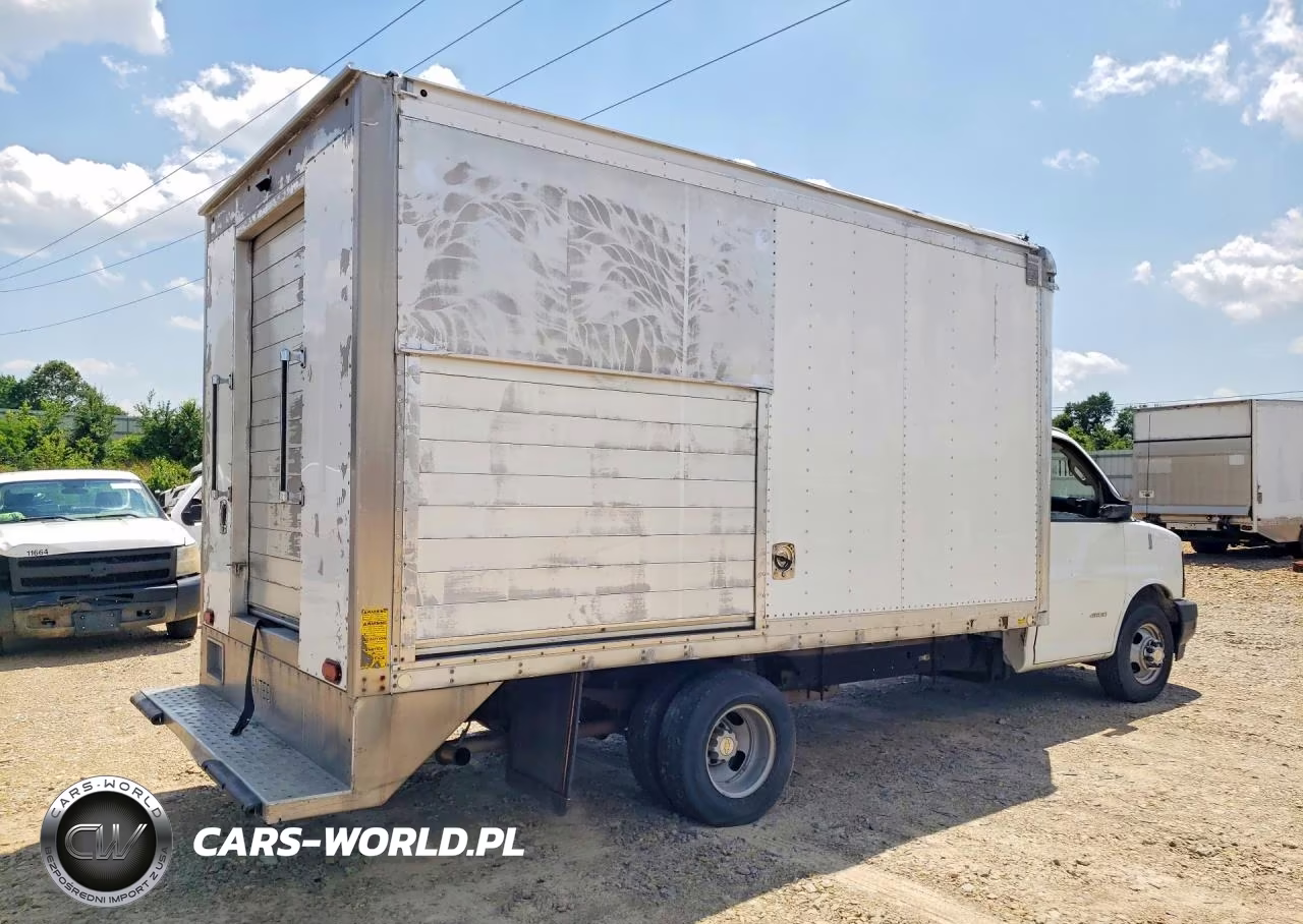 2017 Chevrolet Express Refrigerated Box Truck VIN:1GB6GUCG8H1128213 - 3