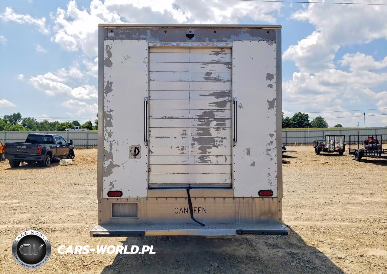 2017 Chevrolet Express Refrigerated Box Truck VIN:1GB6GUCG8H1128213 - 6