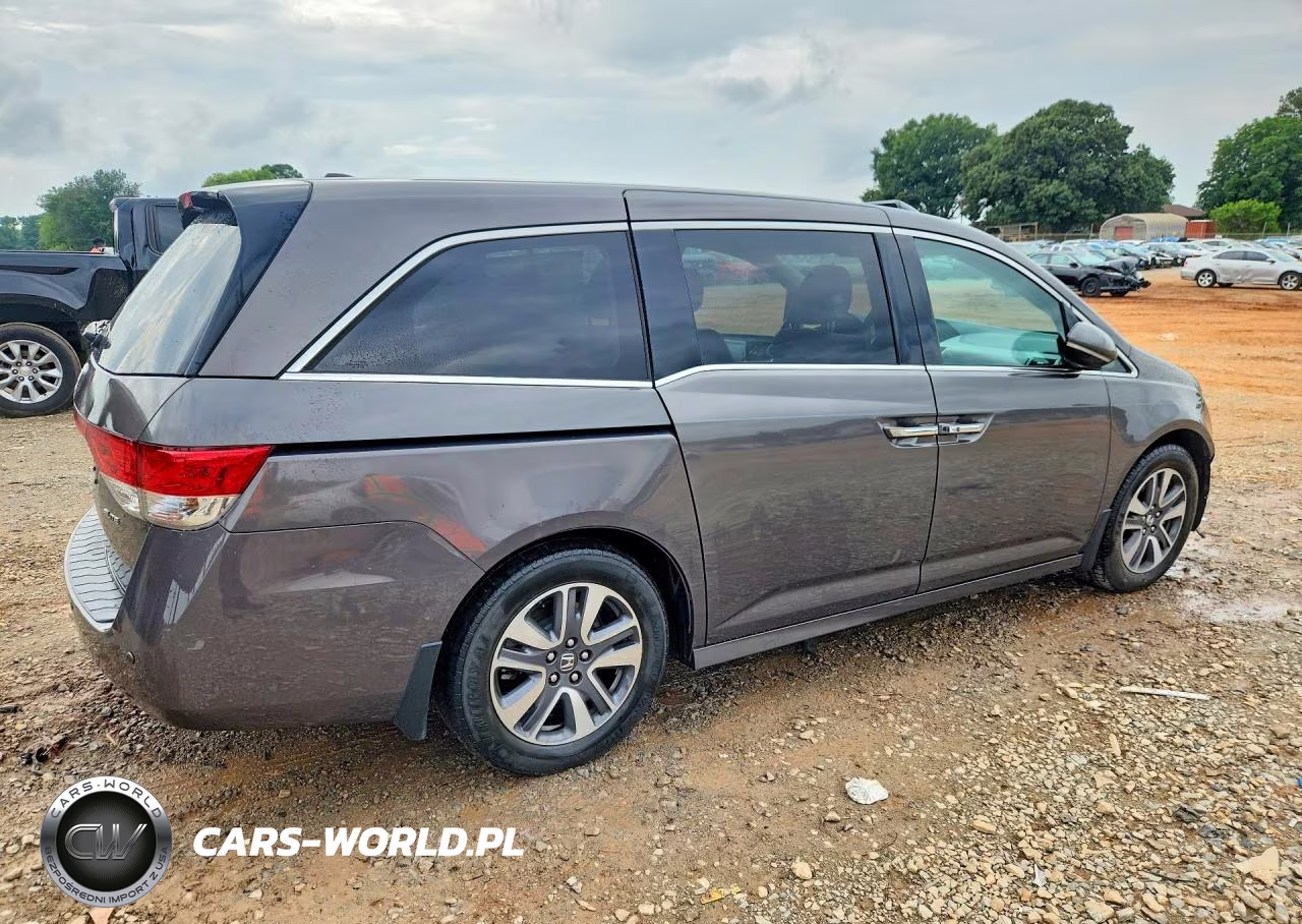 2016 Honda Odyssey Touring VIN:5FNRL5H98GB013380 - 3