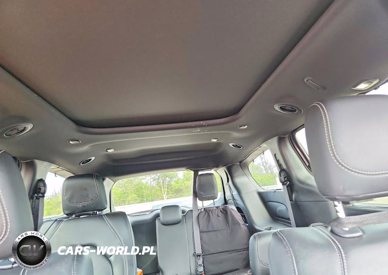 2021 Chrysler Pacifica Touring L VIN:2C4RC1BG5MR579741 - 10