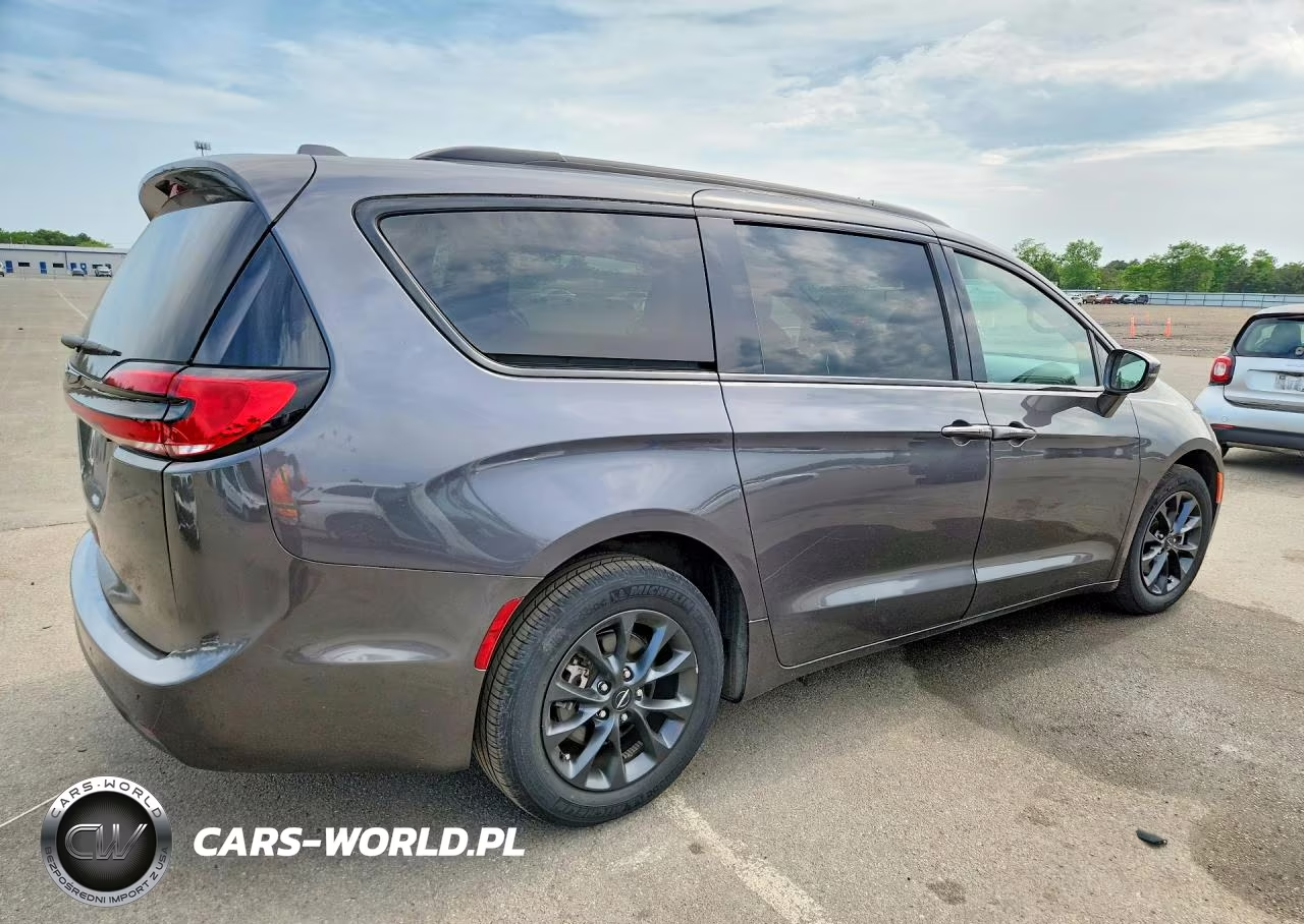 2021 Chrysler Pacifica Touring L VIN:2C4RC1BG5MR579741 - 3