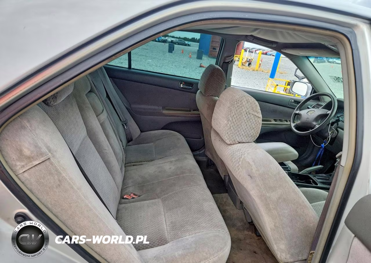 2003 Toyota Camry Le VIN:4T1BE32K53U141892 - 10