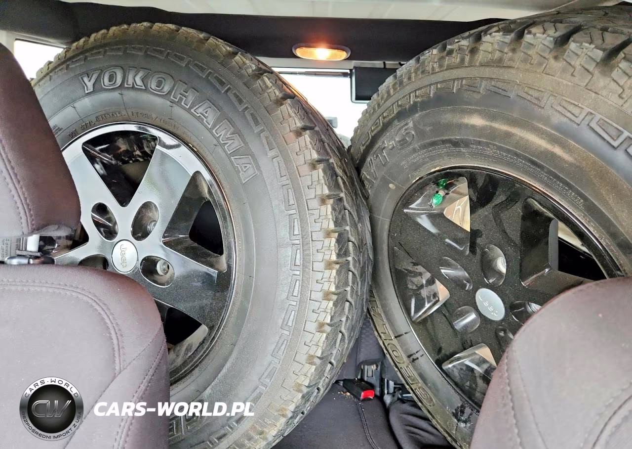 2013 Jeep Wrangler Unlimited Sport VIN:1C4HJWDG1DL594144 - 10