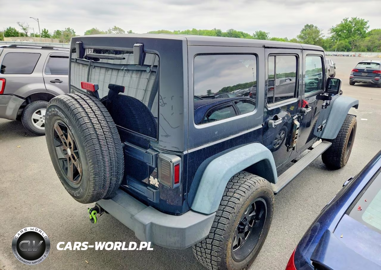 2013 Jeep Wrangler Unlimited Sport VIN:1C4HJWDG1DL594144 - 3