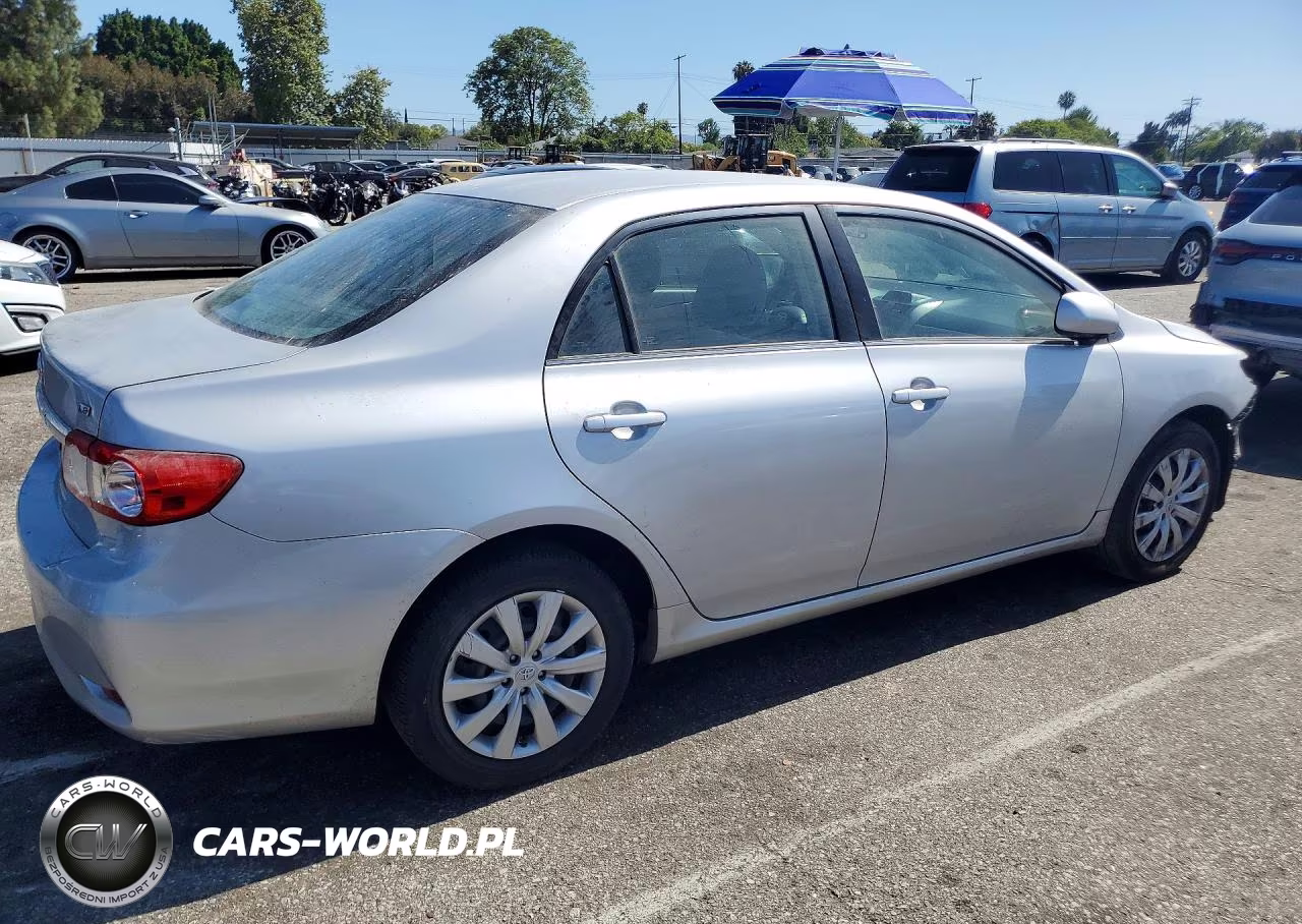 2013 Toyota Corolla Le VIN:5YFBU4EEXDP082341 - 3