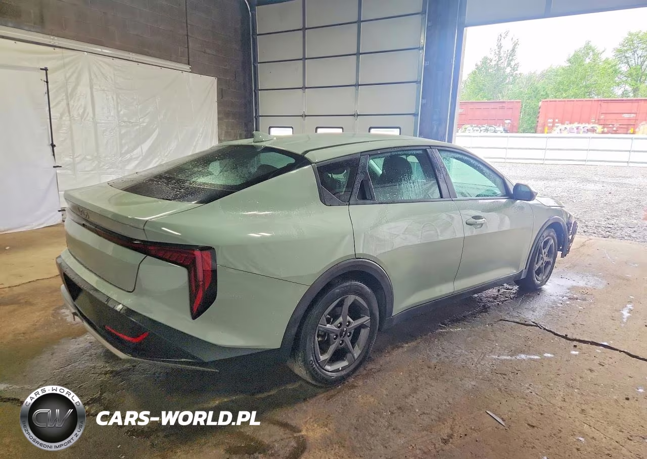 2025 Kia K4 Lxs VIN:3KPFT4DE5SE100085 - 3