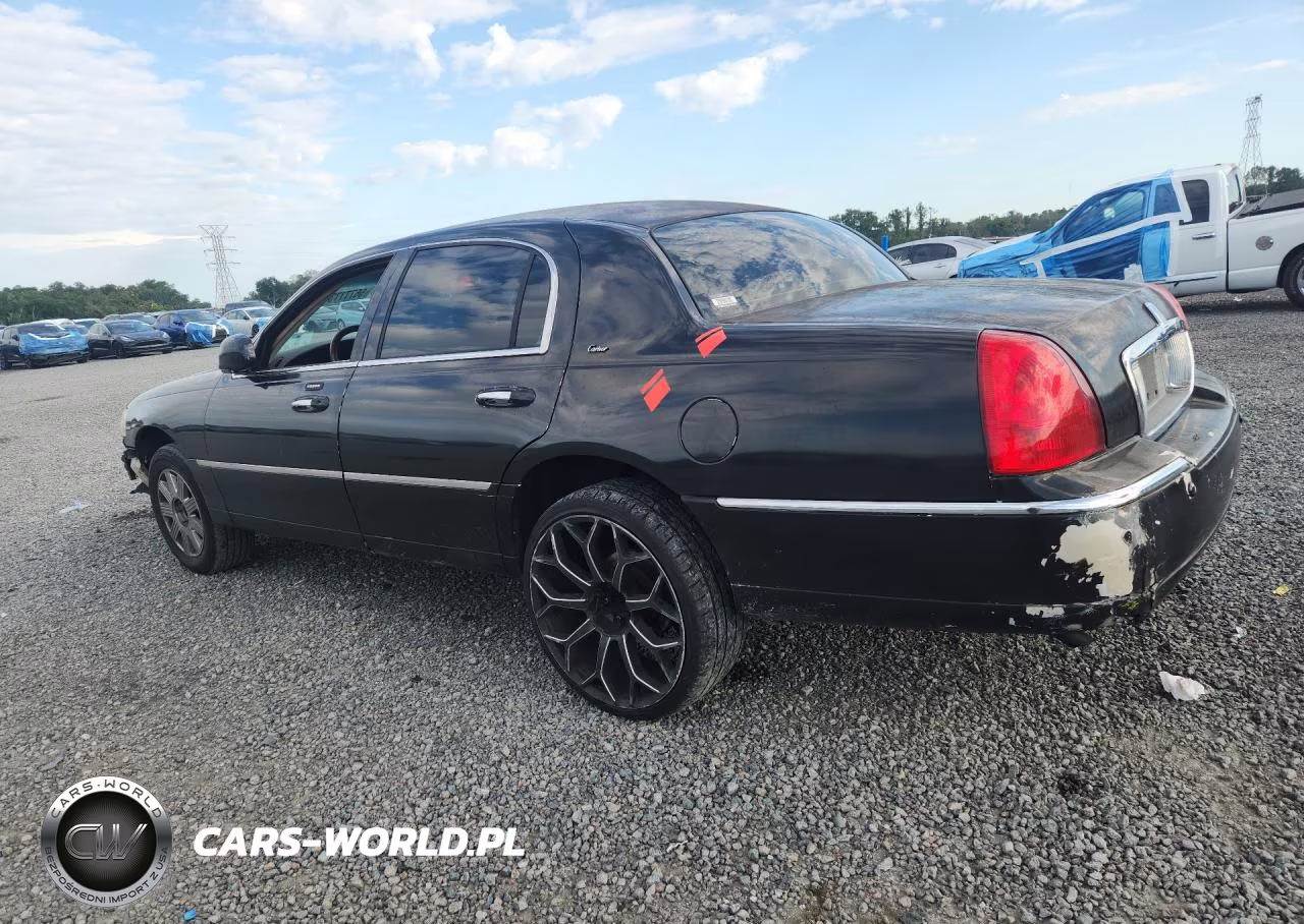 2003 Lincoln Town Car Cartier VIN:1LNHM83W43Y643197 - 2