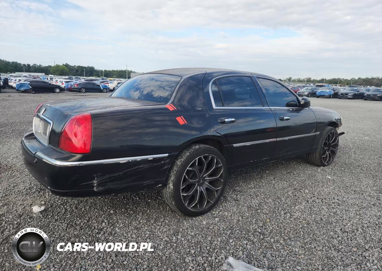 2003 Lincoln Town Car Cartier VIN:1LNHM83W43Y643197 - 3
