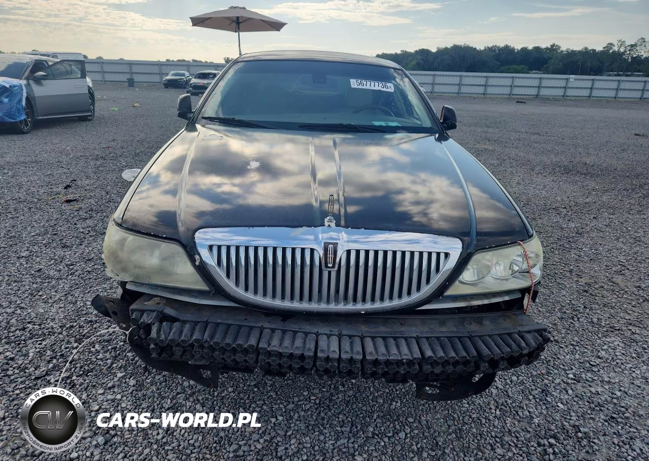 2003 Lincoln Town Car Cartier VIN:1LNHM83W43Y643197 - 5