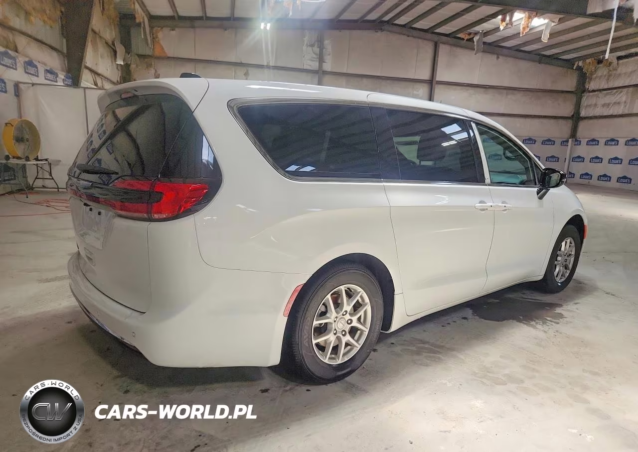 2026 Chrysler Pacifica Select VIN:2C4RC1BG3TR239700 - 3