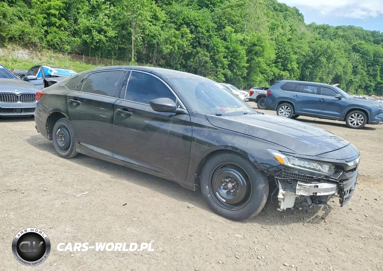2018 Honda Accord Sport VIN:1HGCV1F3XJA148725 - 4