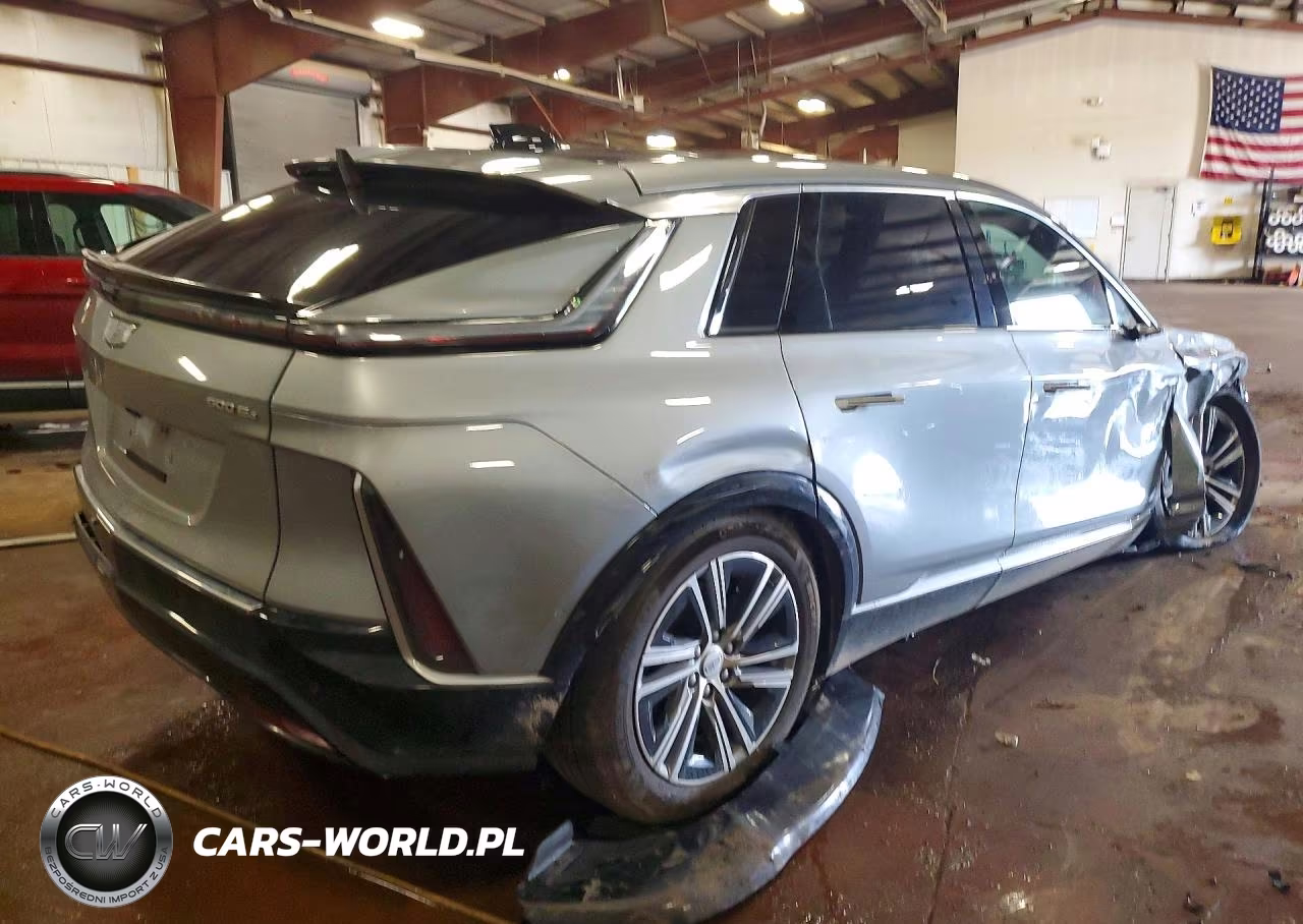 2025 Cadillac Lyriq Luxury VIN:1GYKPRRL1SZ319129 - 3