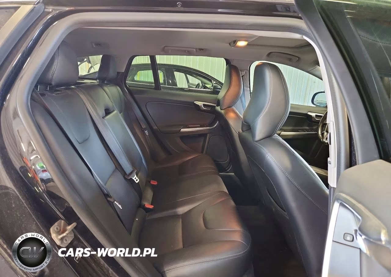 2018 Volvo V60 Cross Country Premier VIN:YV440MWK3J2056440 - 11