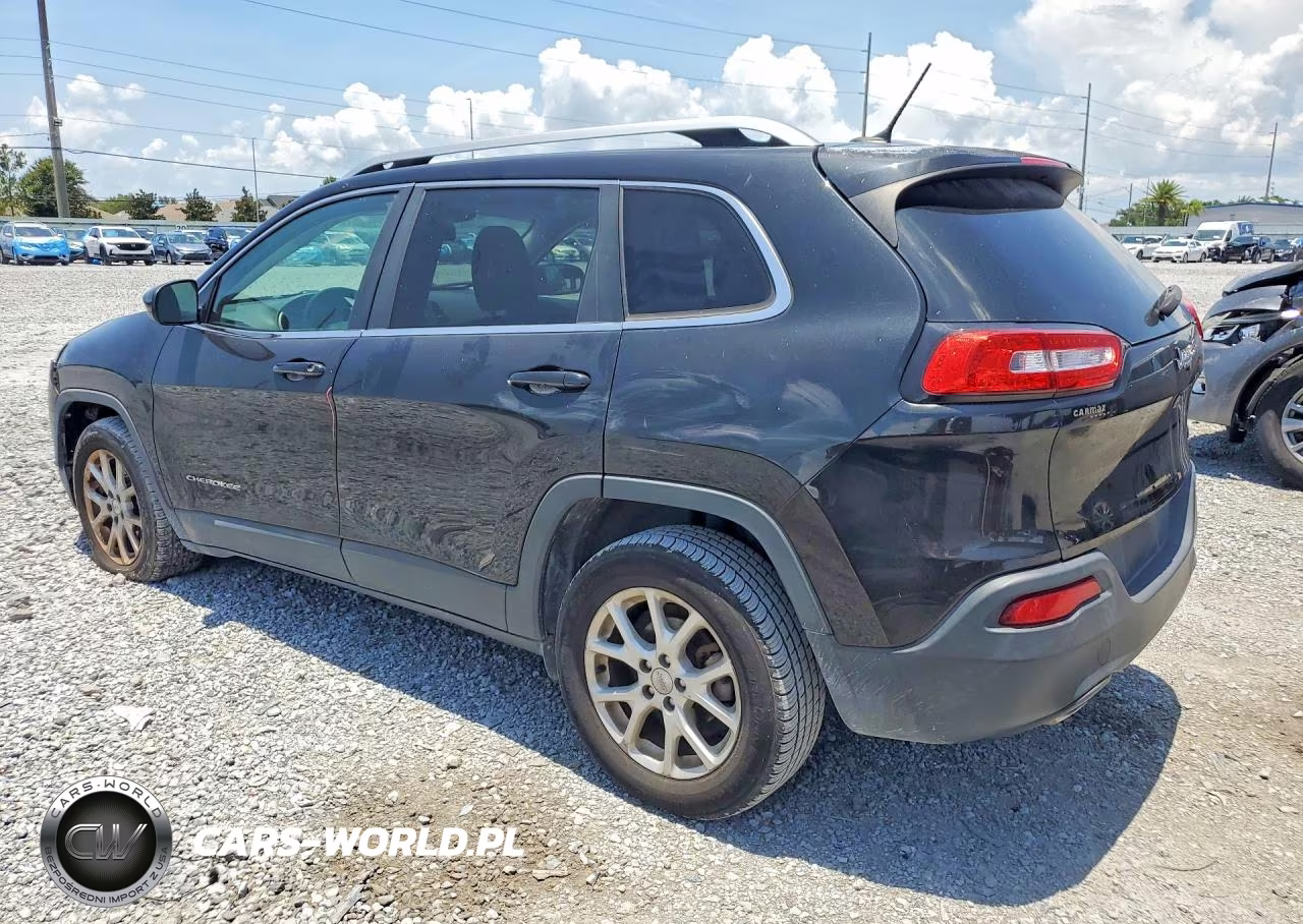 2015 Jeep Cherokee Latitude VIN:1C4PJLCB7FW694573 - 2