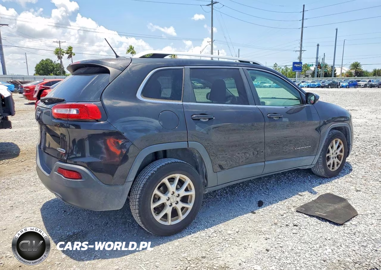 2015 Jeep Cherokee Latitude VIN:1C4PJLCB7FW694573 - 3