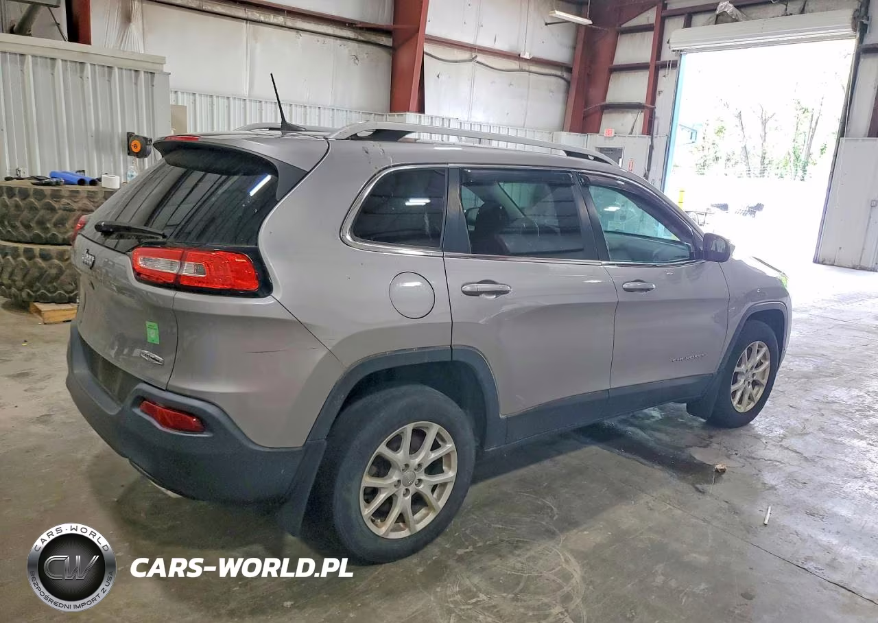 2016 Jeep Cherokee Latitude VIN:1C4PJMCS6GW322441 - 3