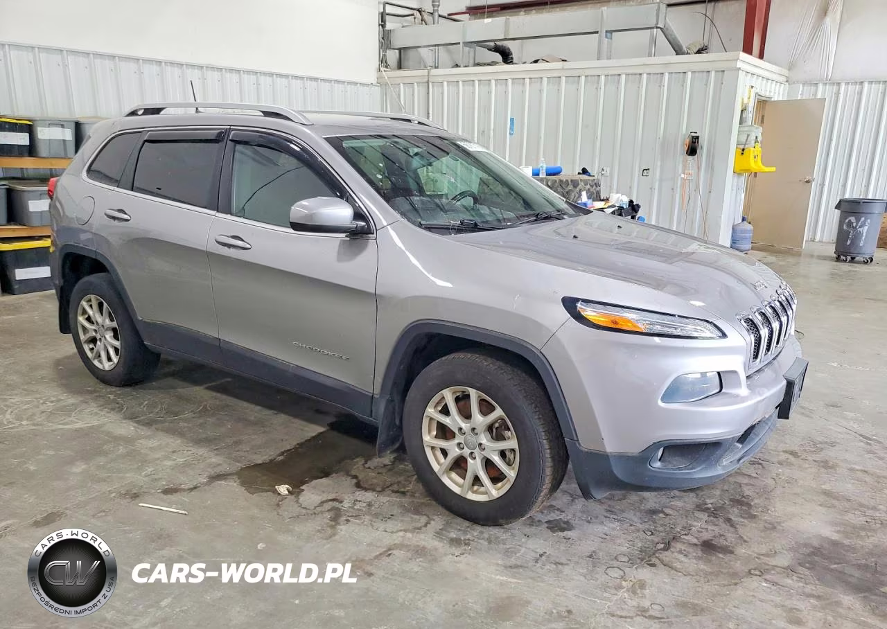 2016 Jeep Cherokee Latitude VIN:1C4PJMCS6GW322441 - 4