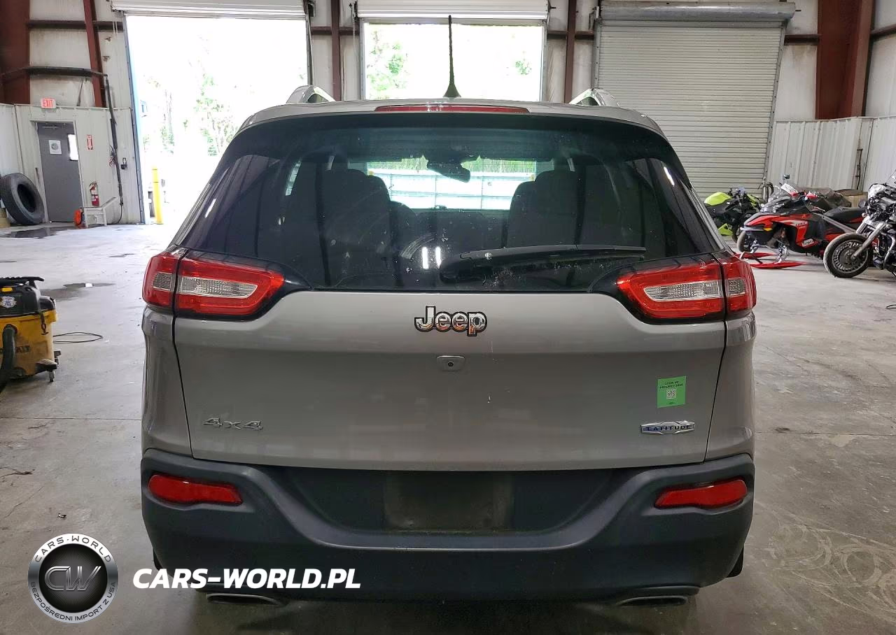 2016 Jeep Cherokee Latitude VIN:1C4PJMCS6GW322441 - 6