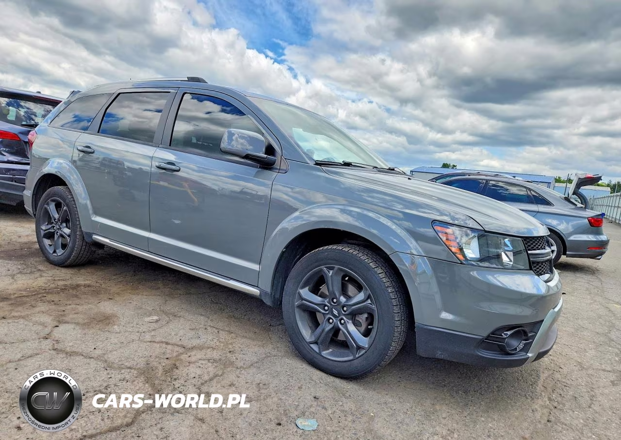 2019 Dodge Journey Crossroad VIN:3C4PDDGG4KT805230 - 4