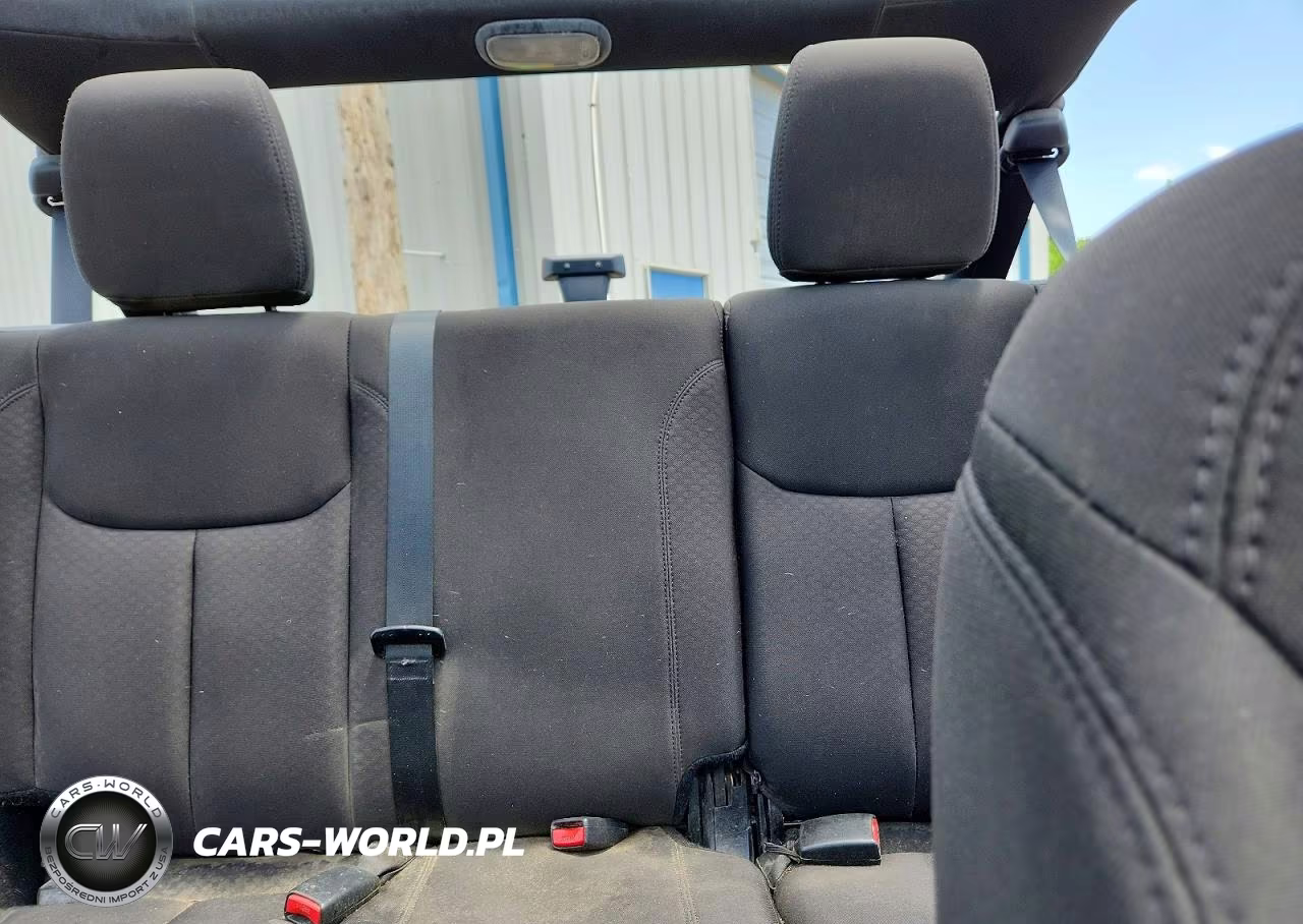 2015 Jeep Wrangler Unlimited Sport VIN:1C4BJWDG6FL698539 - 10