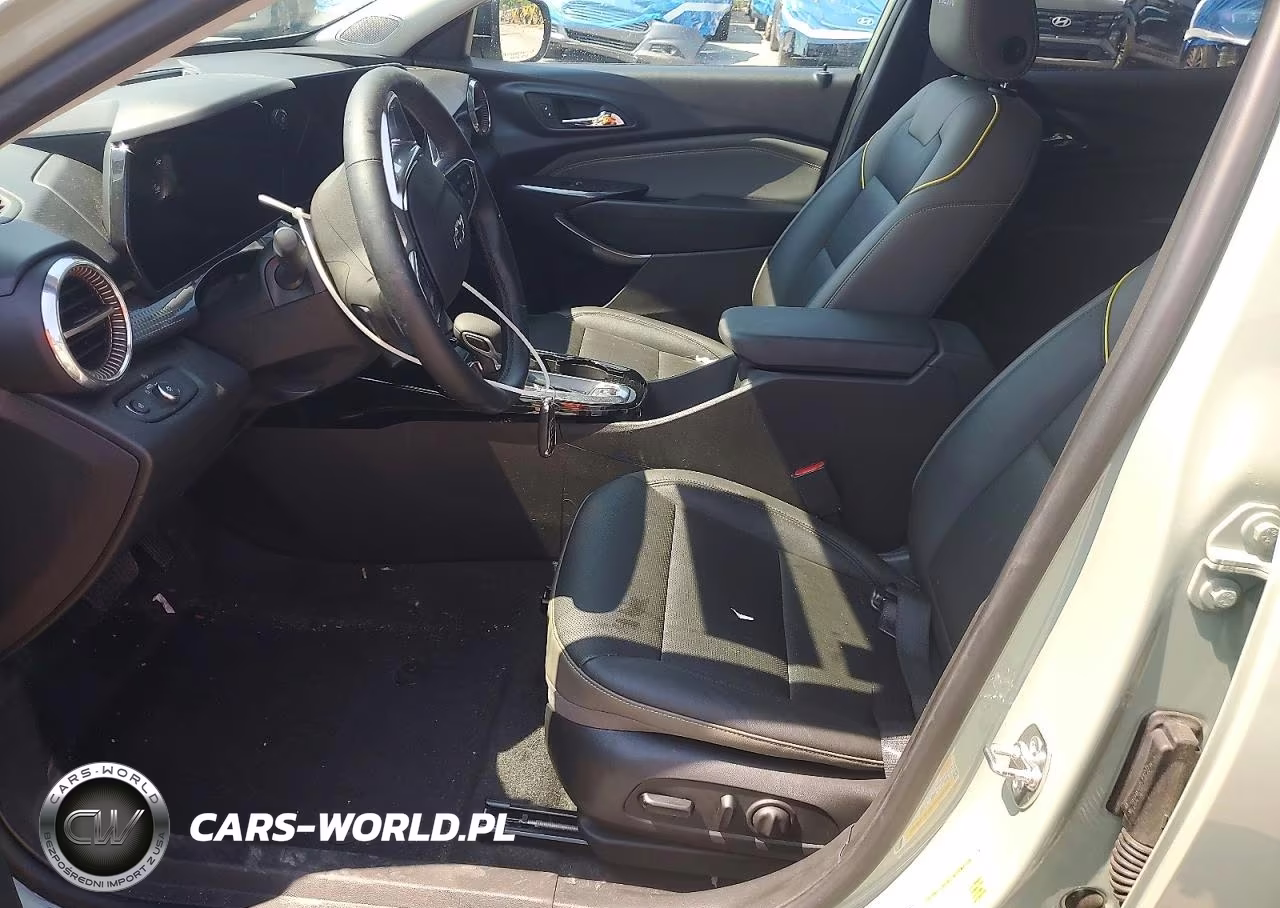2025 Chevrolet Trax Activ VIN:KL77LKEPXSC079358 - 7