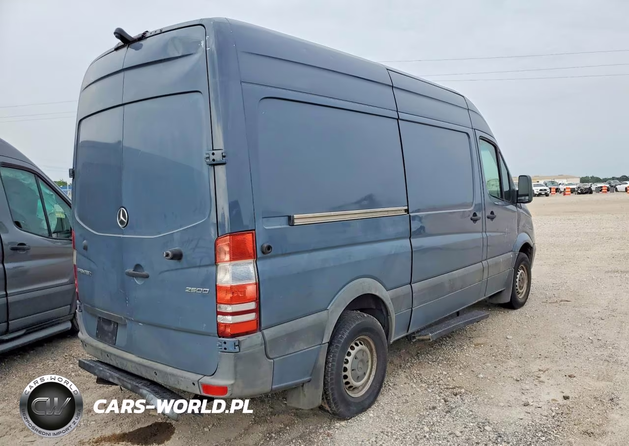 2018 Mercedes Benz Sprinter 2500 Delivery Van VIN:WD3PE7CD3JP622442 - 3