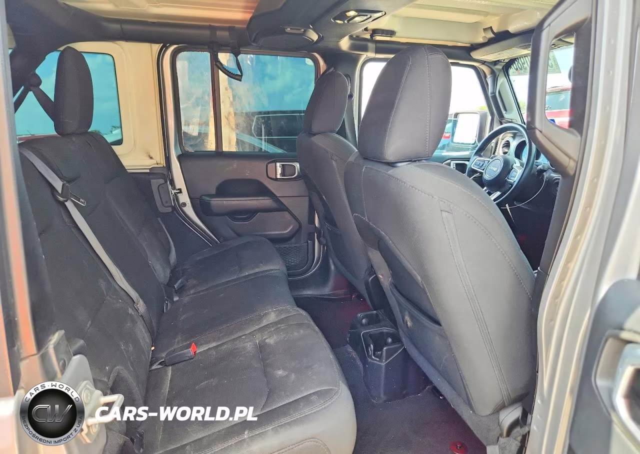 2019 Jeep Wrangler Unlimited Sahara VIN:1C4HJXEN6KW591836 - 10