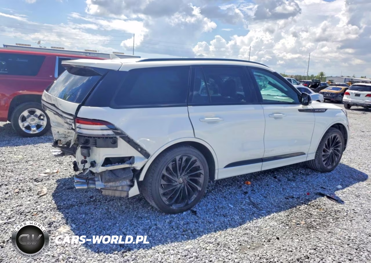 2023 Lincoln Aviator Reserve VIN:5LM5J7WCXPGL21986 - 3