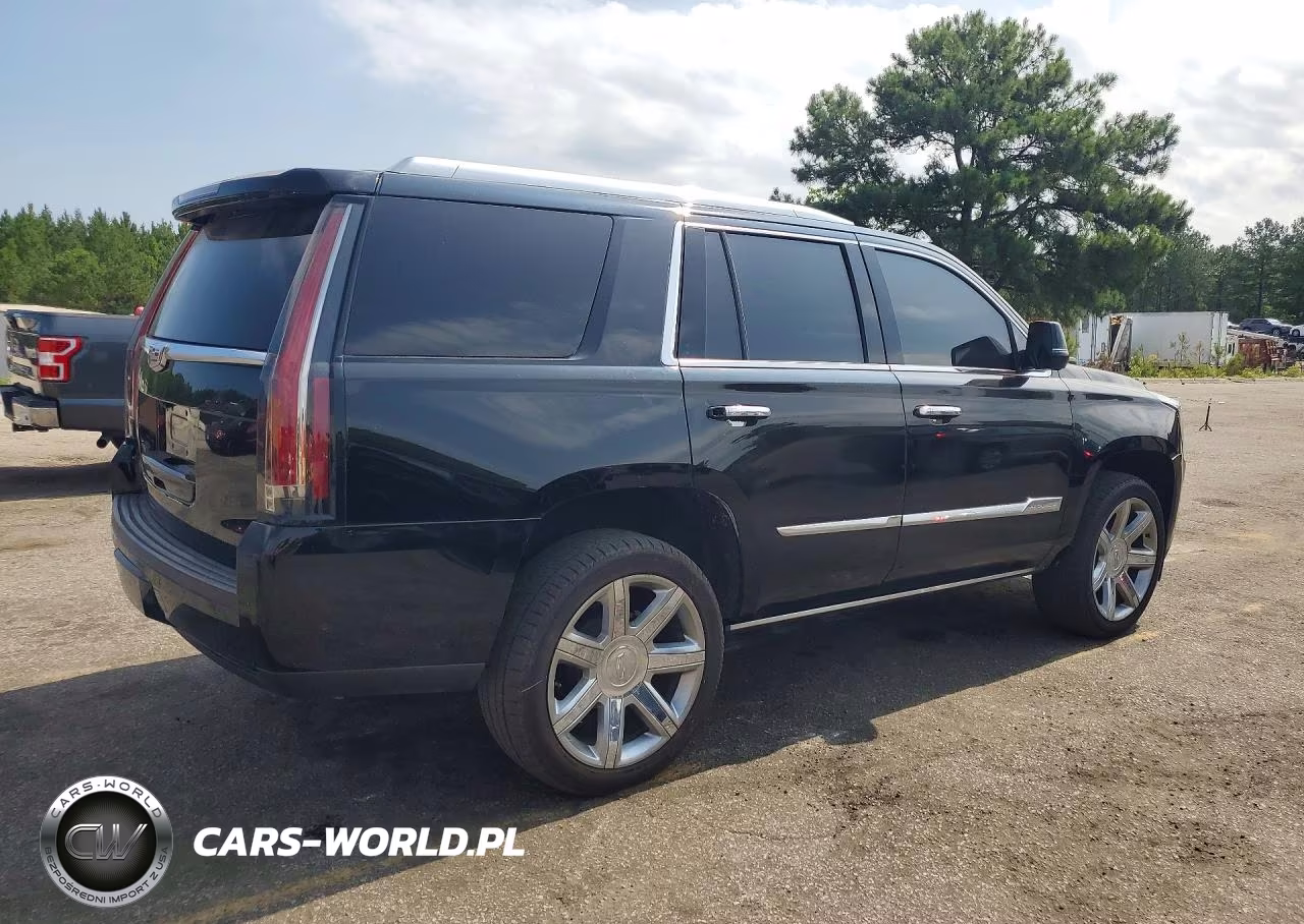 2018 Cadillac Escalade Luxury VIN:1GYS3BKJ2JR104451 - 3