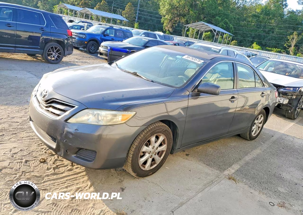 2011 Toyota Camry Le – zdjęcie 1 z 12