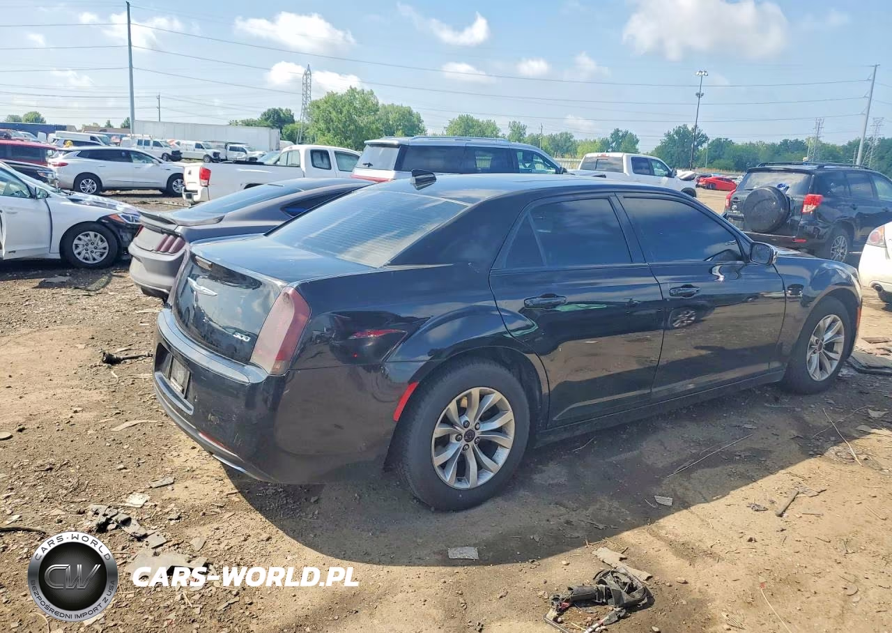 2016 Chrysler 300 Limited VIN:2C3CCAAG6GH207850 - 3