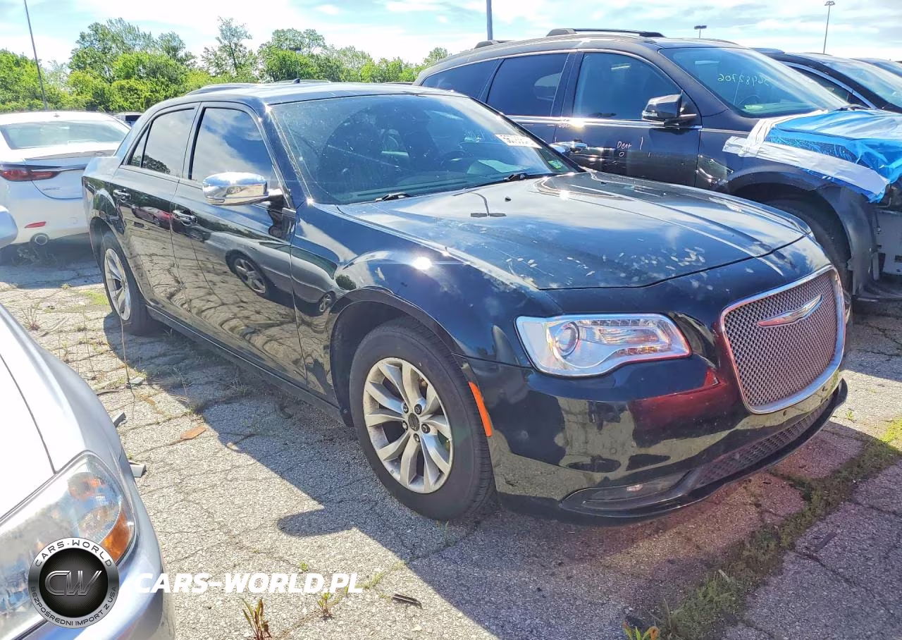 2016 Chrysler 300 Limited VIN:2C3CCAAG6GH207850 - 4