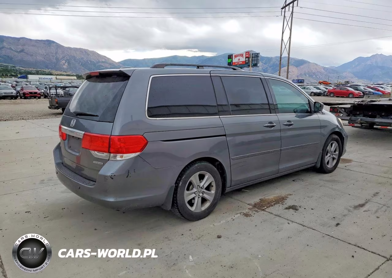 2010 Honda Odyssey Touring VIN:5FNRL3H95AB018905 - 3