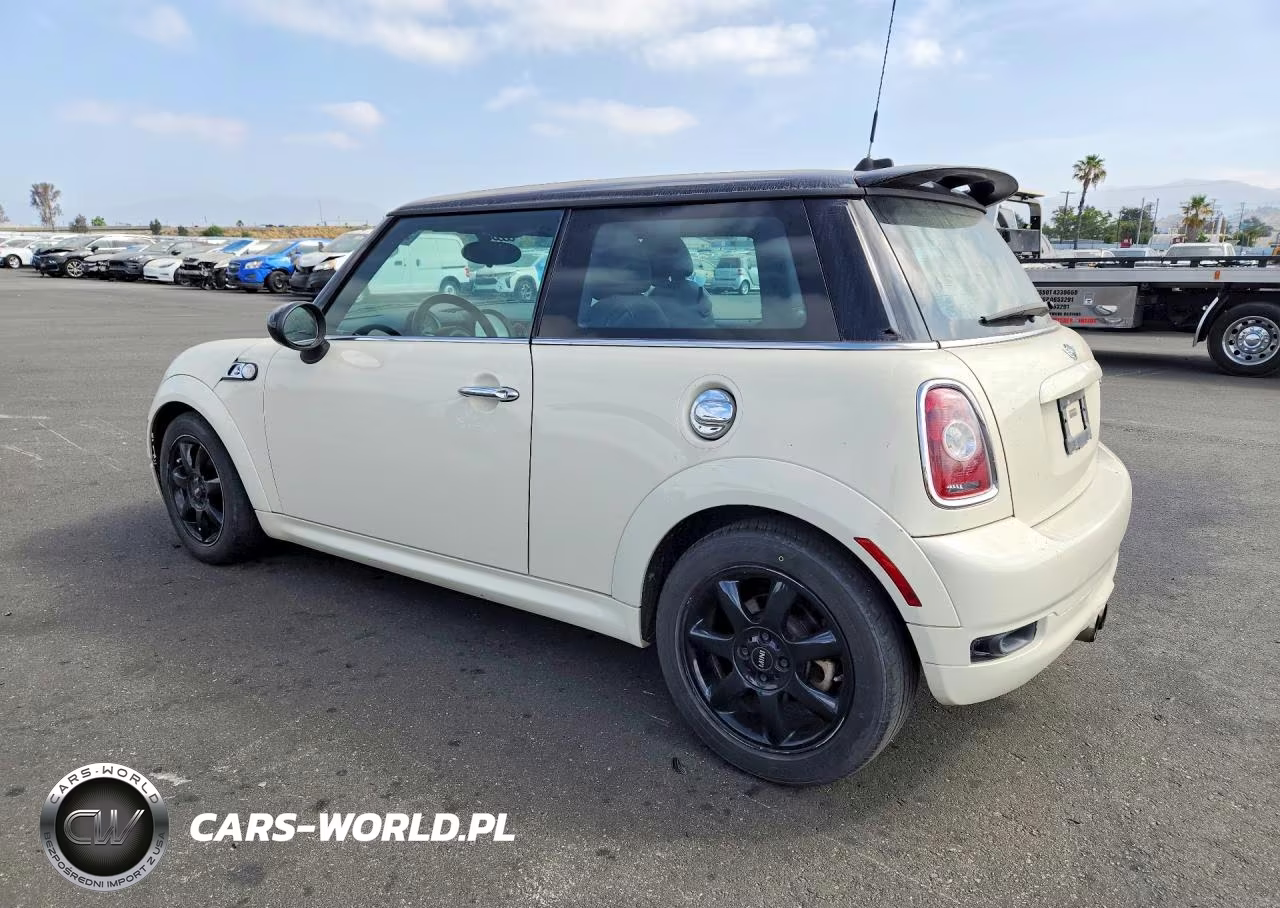 2010 Mini Cooper S VIN:WMWMF7C59ATZ70958 - 2