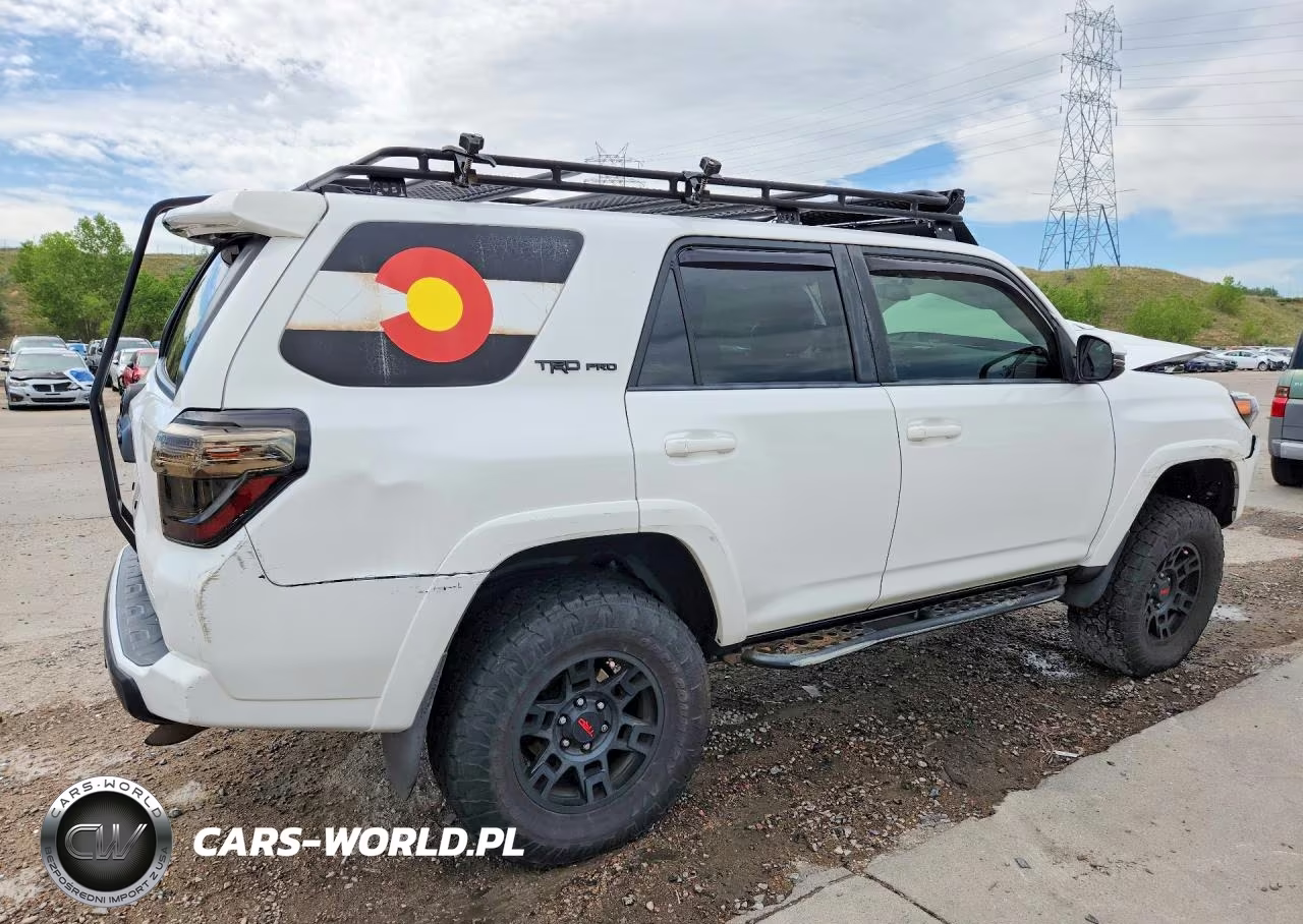 2016 Toyota 4Runner Trail Premium VIN:JTEBU5JR2G5351024 - 3