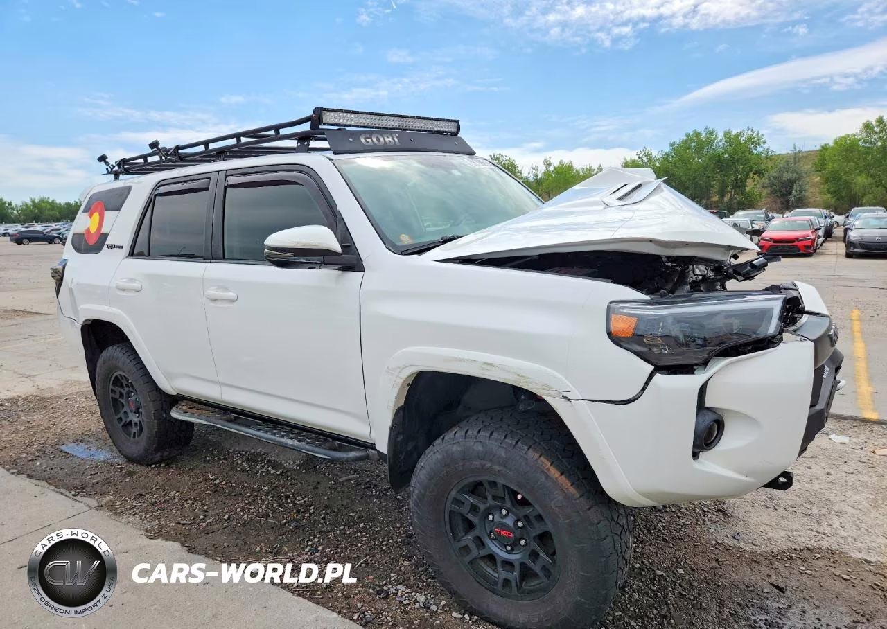 2016 Toyota 4Runner Trail Premium VIN:JTEBU5JR2G5351024 - 4