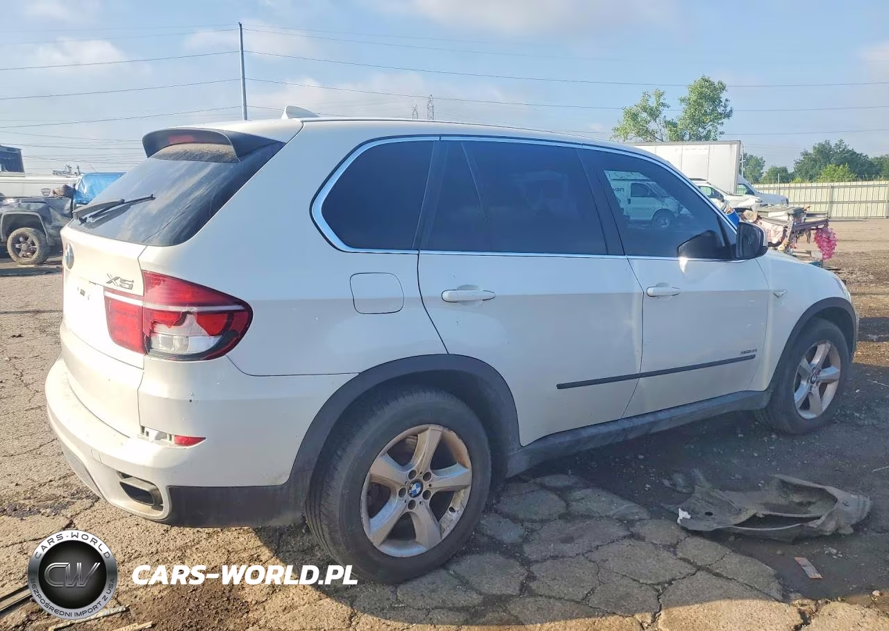 2011 BMW X5 xDrive50I VIN:5UXZV8C50BL419304 - 3