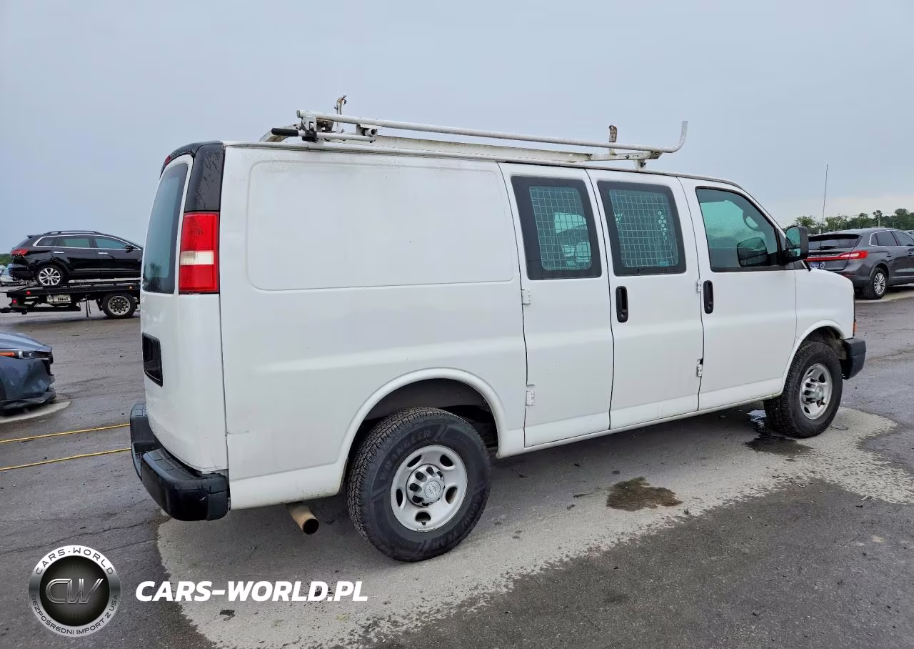 2015 Chevrolet Express G2500 VIN:1GCWGFCF4F1275091 - 3