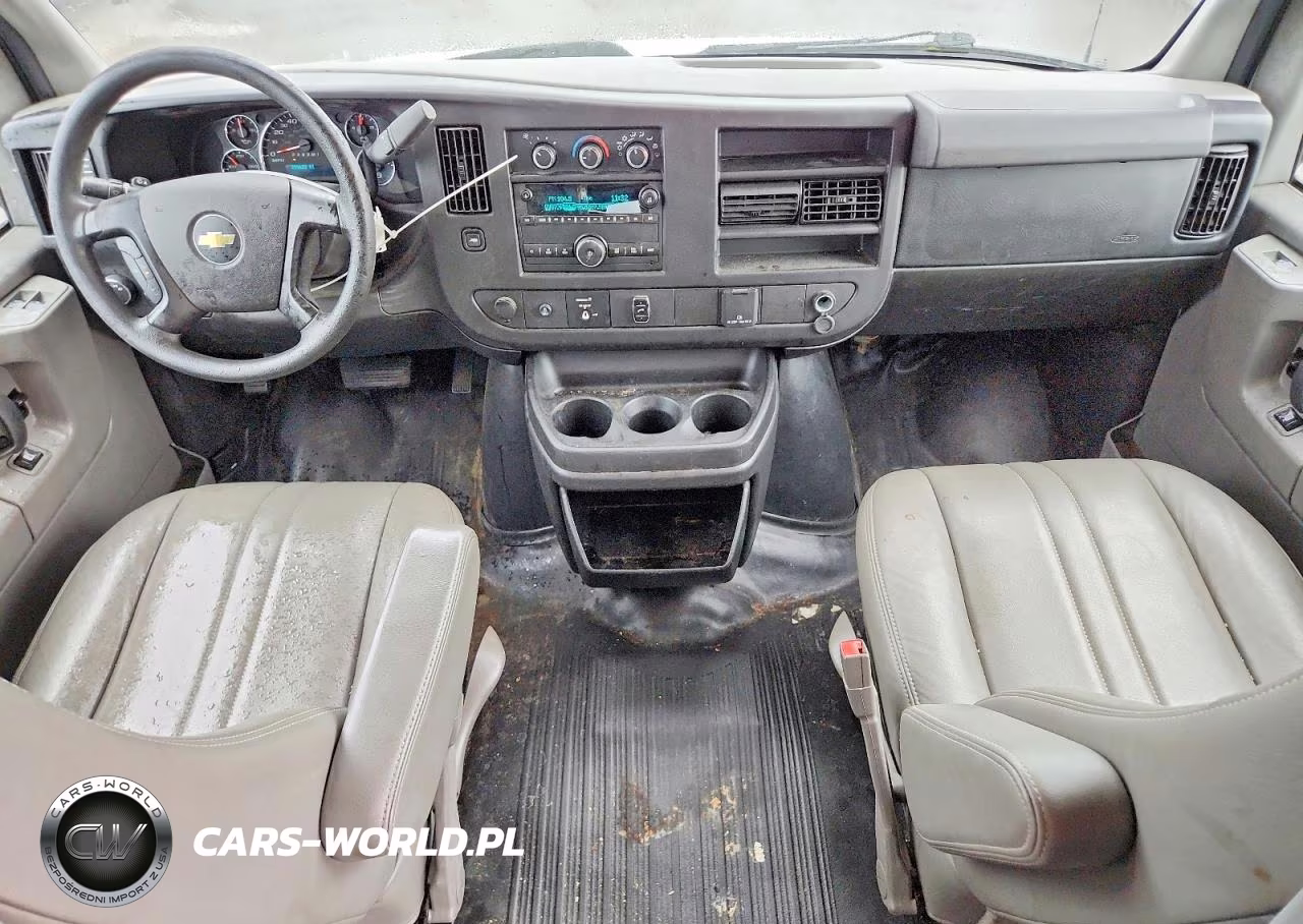 2015 Chevrolet Express G2500 VIN:1GCWGFCF4F1275091 - 8