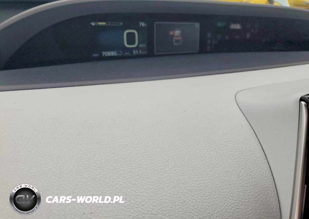 2017 Toyota Prius Two VIN:JTDKBRFUXH3025046 - 9