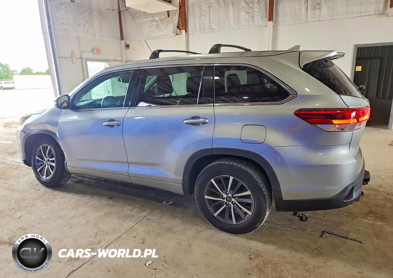2018 Toyota Highlander Xle VIN:5TDKZRFH4JS529725 - 2